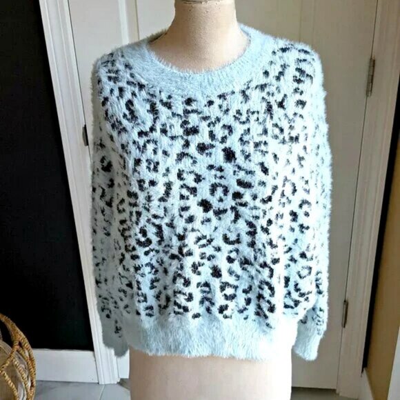 FRANCESCA'S Mi AMI COZY Comfy FUZZY SWEATER - Picture 5 of 5